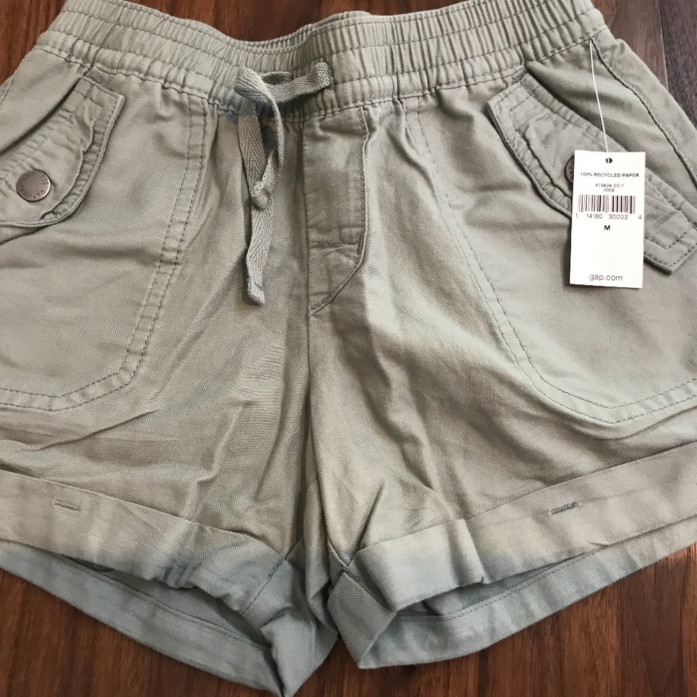 Gap girls shorts. Size medium. Drawstring waist new.